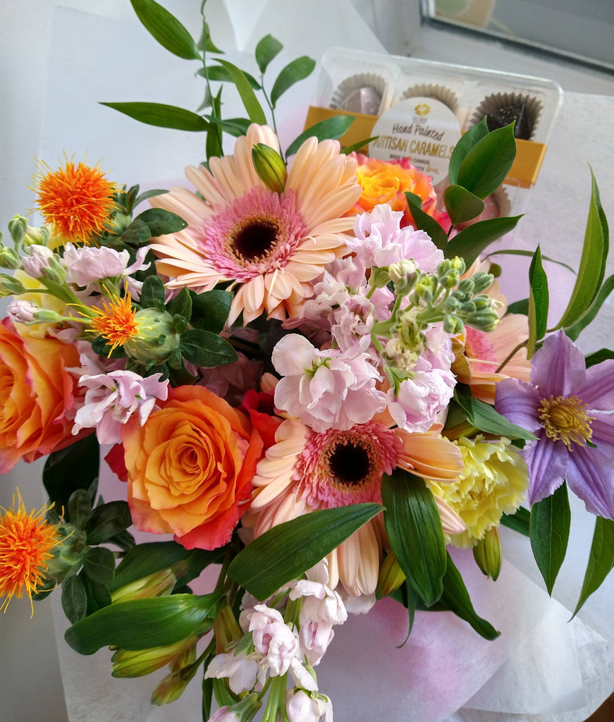 Flowers + Thoughtful Extras: Elevating Your Gift Delivery in Toronto